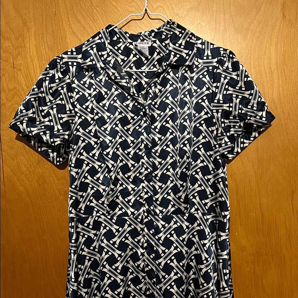 Chic Satin Navy and White Geometric Midi Dress - Picture 2 of 4